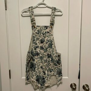 Pilcro Anthropologie Patterned Overalls. Size 29. Fits like size 4-6.